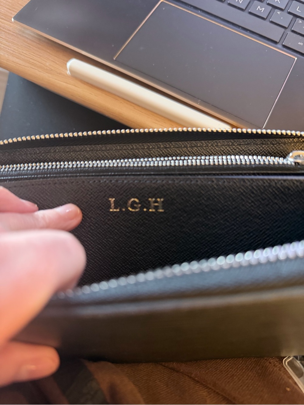 Louis Vuitton Zippy Wallet in Black Epi leather with silver hardware - Picture 13 of 14